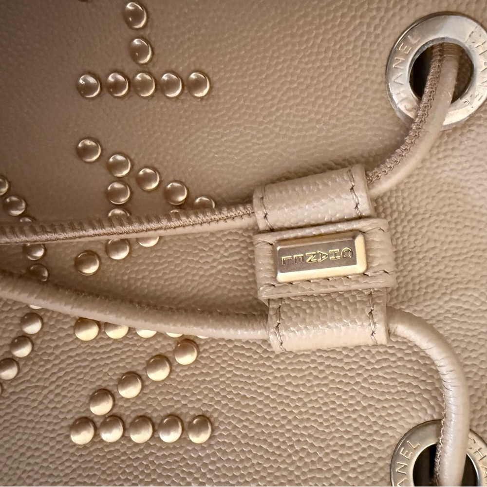 Chanel Tan 2019 Deauville Bucket Bag - Picture 7 of 16